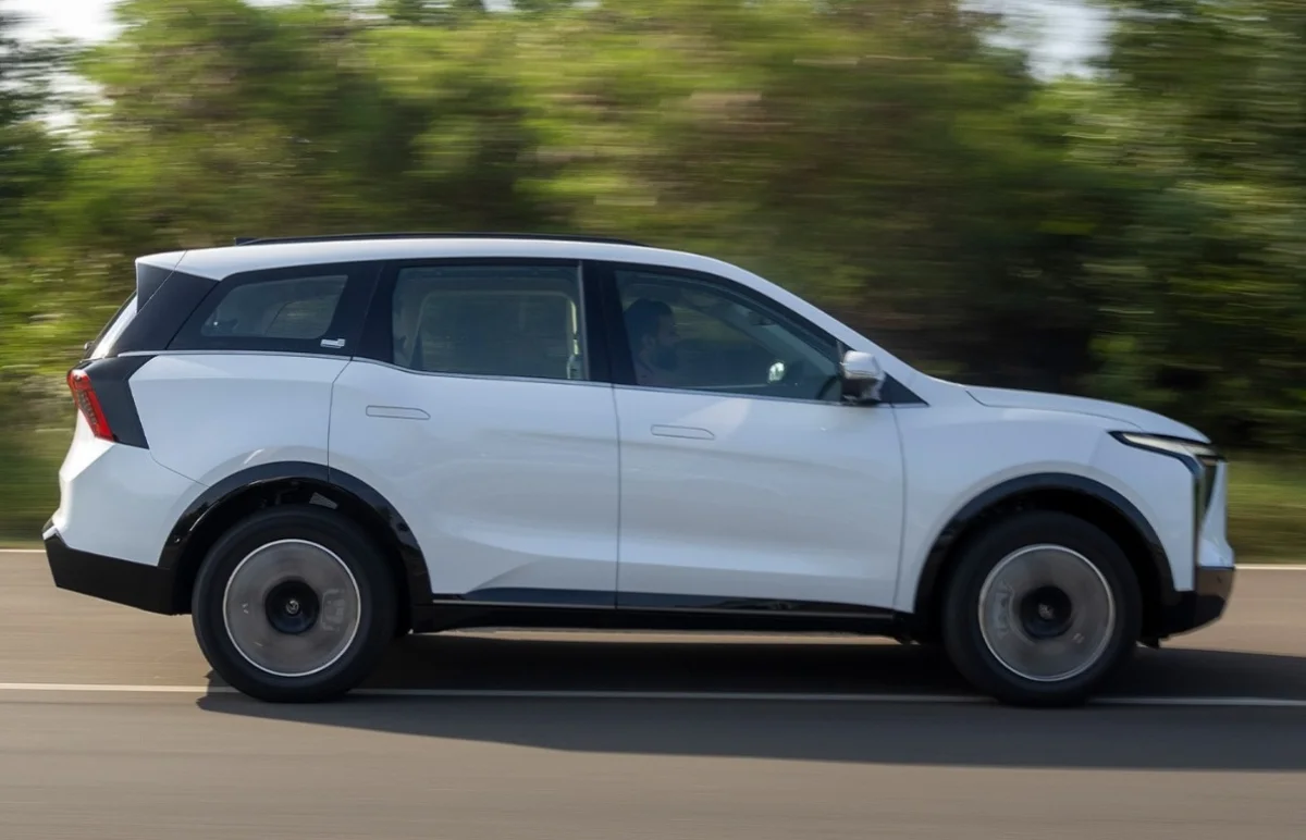 Mahindra XEV 9S Pros and Cons